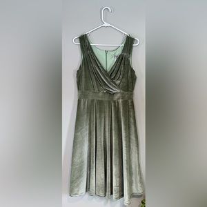 Light green velvet Grace Karin wrap dress. Size: large.